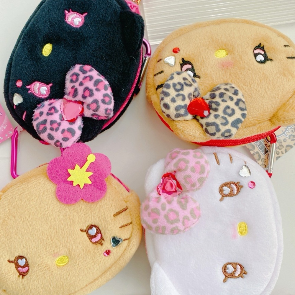 🎈彩虹尾巴🎈三麗鷗水汪汪豹紋系列大臉愛心扣零錢包 KITTY 平成辣妹 愛心扣環 絨毛大頭玩偶 蝴蝶結 水鑽裝飾 凱-細節圖2