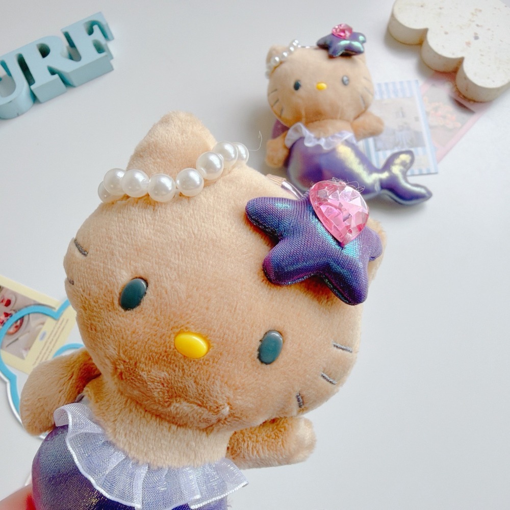 🎈彩虹尾巴🎈KITTY變裝美人魚愛心扣娃娃吊飾 凱蒂貓 紫色美人魚 日燒 烤焦色-細節圖4