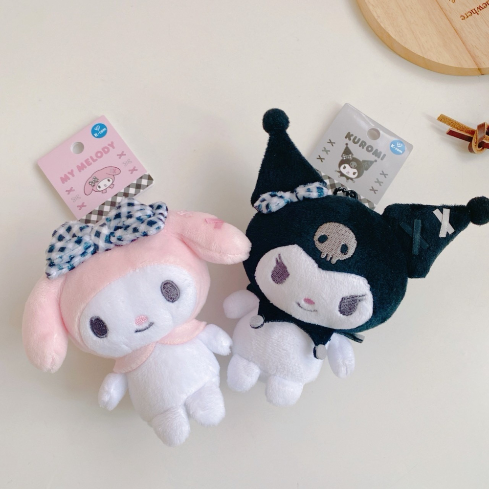 🎈彩虹尾巴🎈三麗鷗黑格紋系列珠鍊娃娃吊飾 美樂蒂 酷洛米 絨毛玩偶吊飾 蝴蝶結 黑白格紋-細節圖6