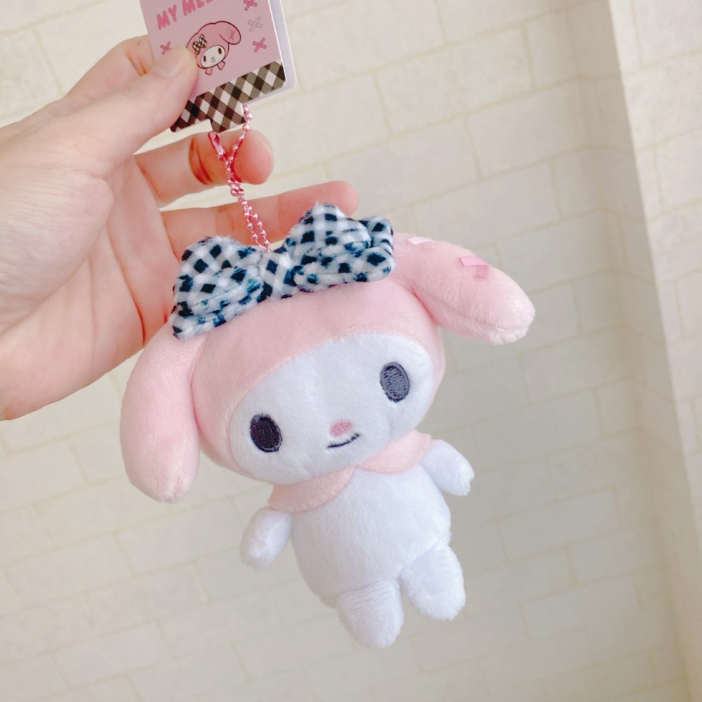 🎈彩虹尾巴🎈三麗鷗黑格紋系列珠鍊娃娃吊飾 美樂蒂 酷洛米 絨毛玩偶吊飾 蝴蝶結 黑白格紋-細節圖7