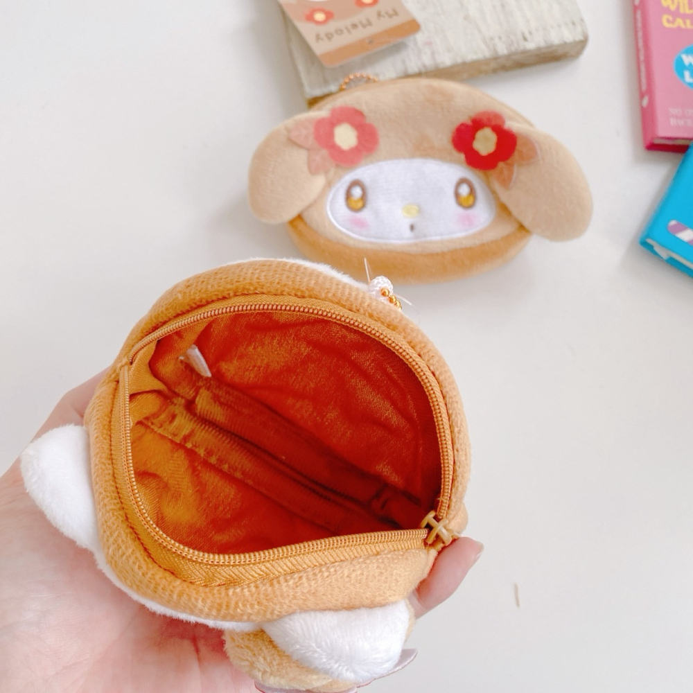 🎈彩虹尾巴🎈三麗鷗焙茶系列大臉零錢包附珠鍊 小物包 收納小包 KITTY 美樂蒂 MELODY 凱蒂貓 山茶花-細節圖2