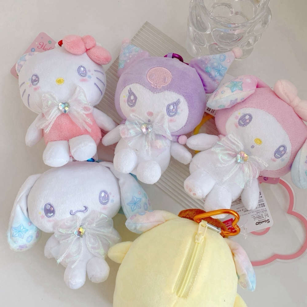 🎈彩虹尾巴🎈三麗鷗亮片系列愛心扣娃娃包吊飾 KITTY 美樂蒂 酷洛米 大耳狗 布丁狗 蝴蝶結 閃亮系列 娃娃吊飾-細節圖2