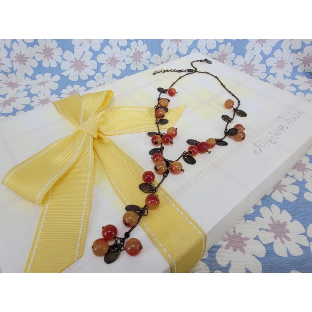 【鳩愛買】Y字型澄果蒴實項鍊（二手）-細節圖3