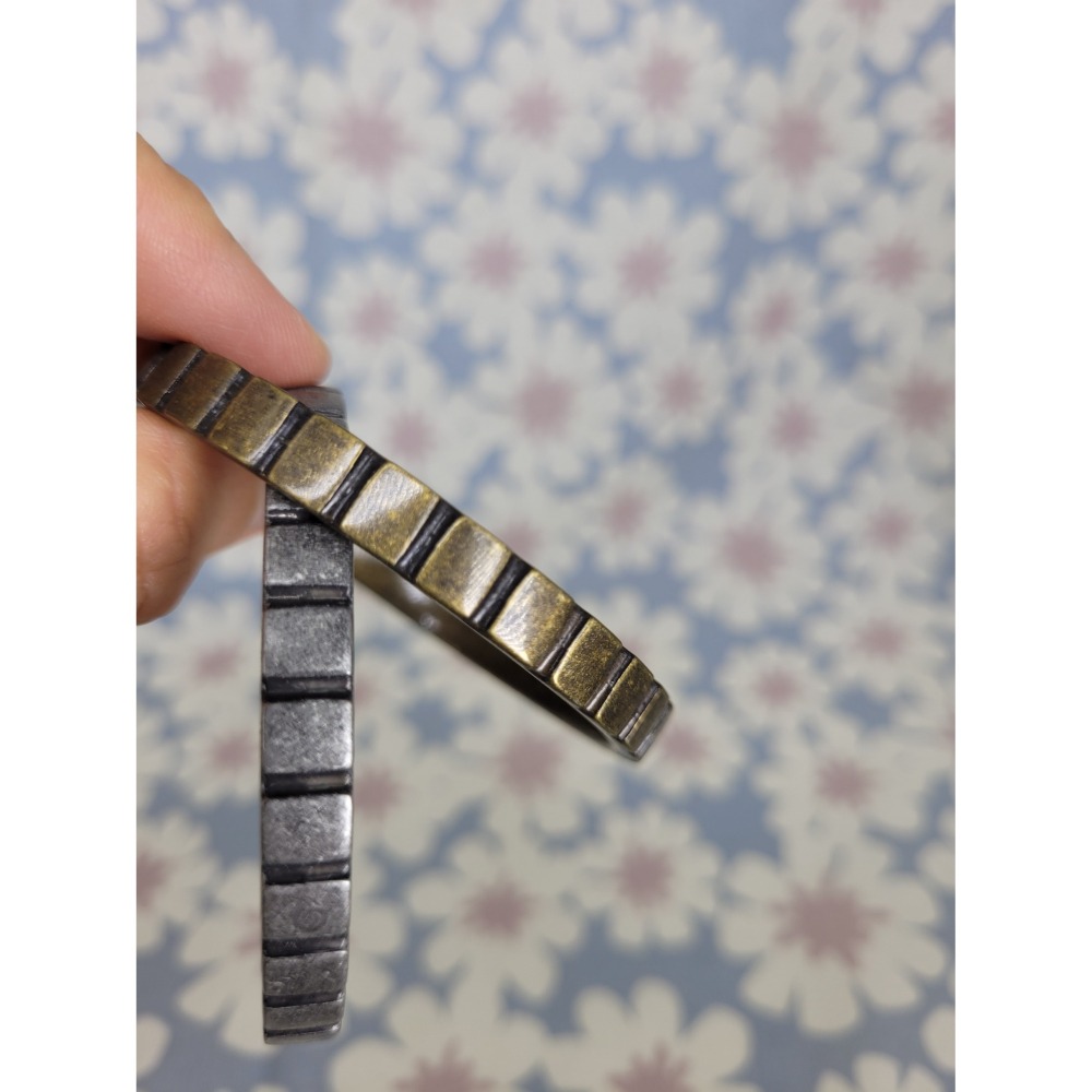 【鳩愛買】金屬簡約風造型手環一對（二手）-細節圖2