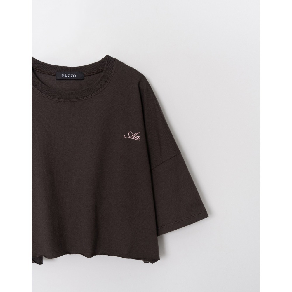 （全新）PAZZO 下擺不收邊LOGO刺繡造型短TEE(美式咖/S)-細節圖7