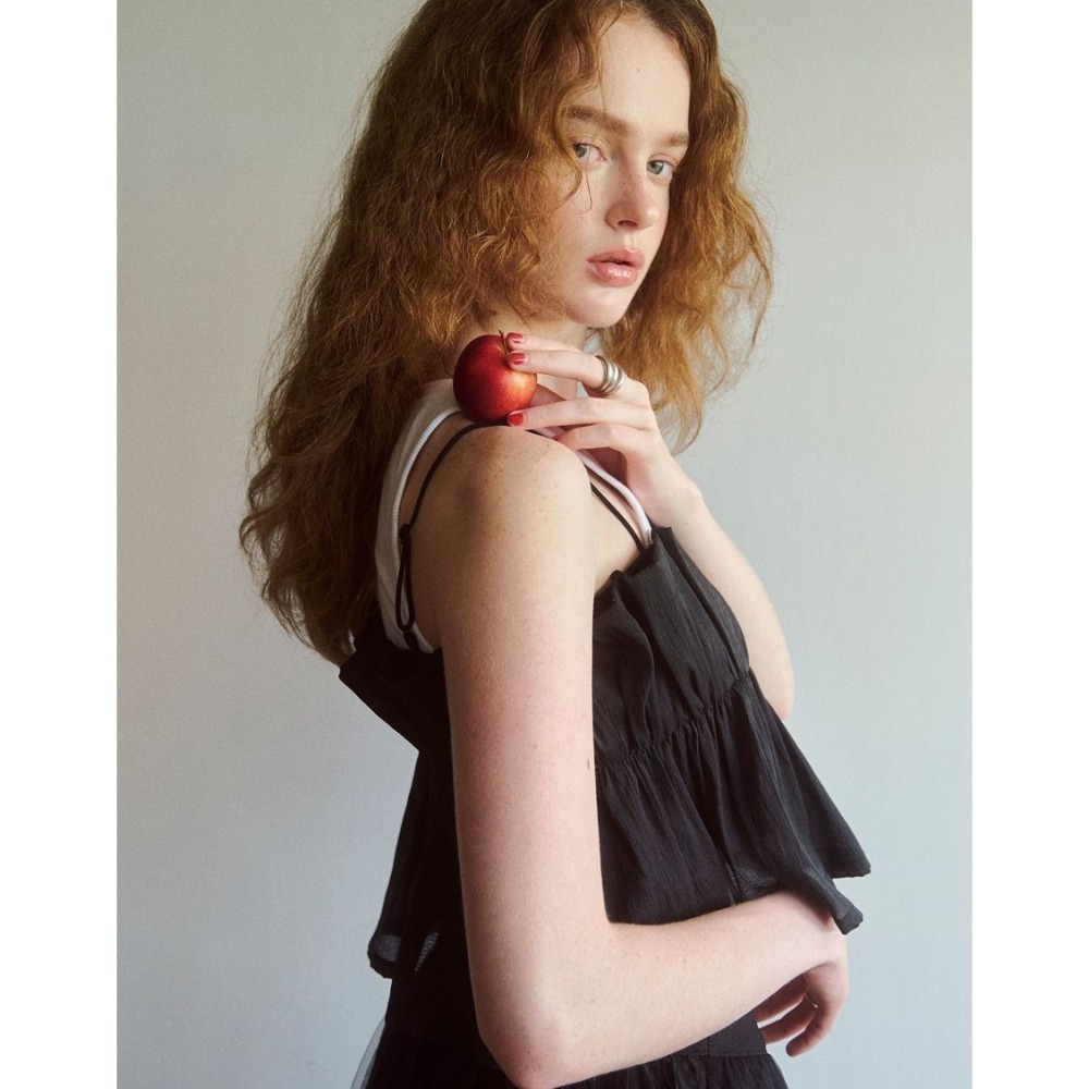 （全新）PAZZO 微透肌皺皺紗造型細肩帶上衣(黑 / S)-細節圖3