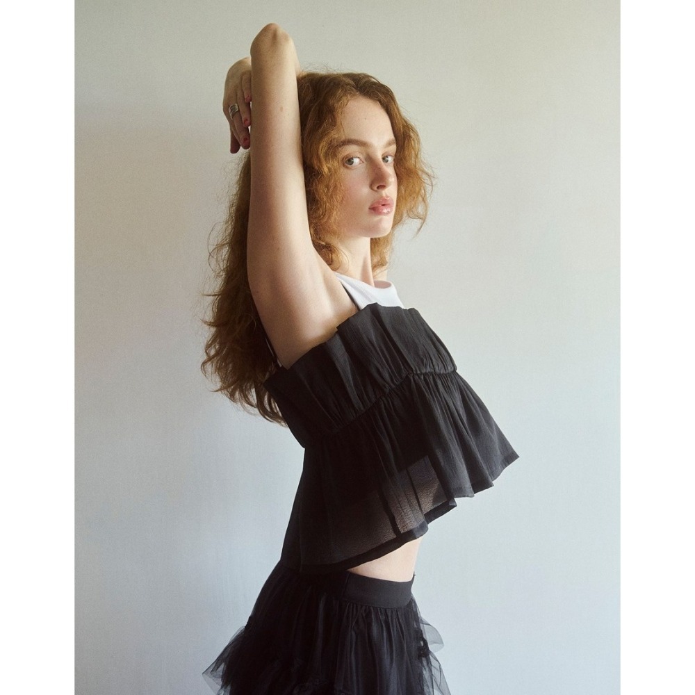 （全新）PAZZO 微透肌皺皺紗造型細肩帶上衣(黑 / S)-細節圖4