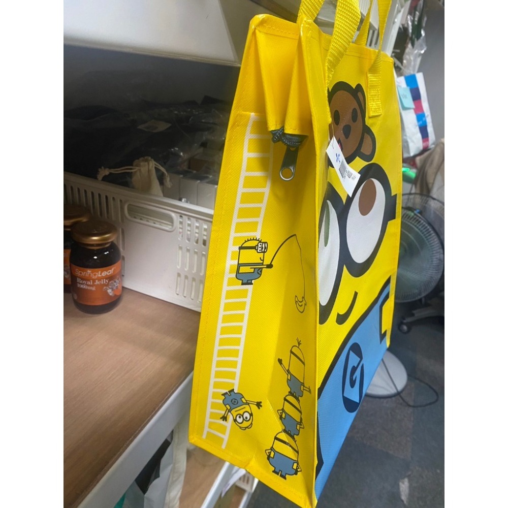 ✨失心瘋頻道✨⚠現貨⚠日本境內 日本環球購物袋小小兵 實拍圖 小小兵雙面圖案購物袋 拉鍊款-細節圖8