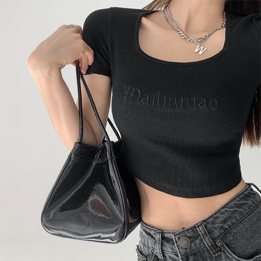 【JDUDS】美式復古修身刺繡字母短袖上衣 性感露肚臍低胸方領上衣 修身 顯瘦 短版上衣 性感 低胸上衣-細節圖4