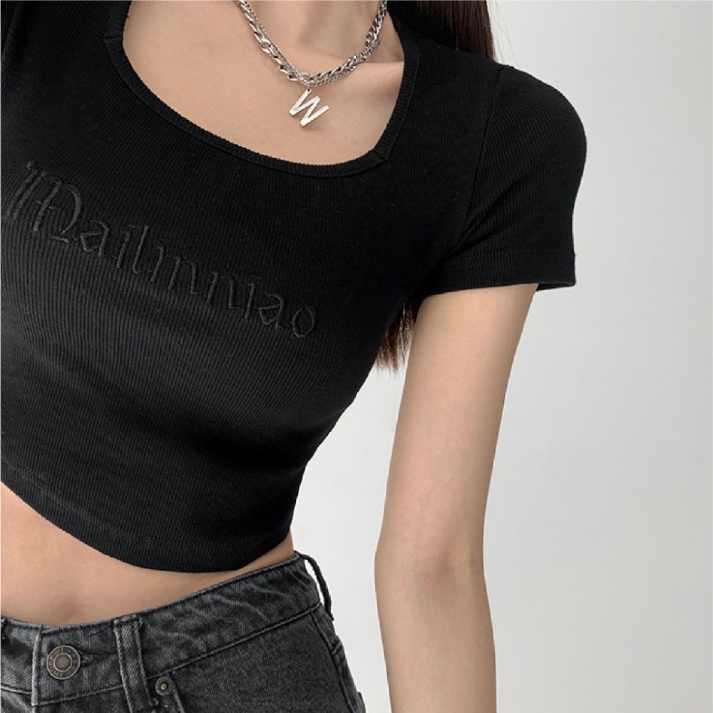 【JDUDS】美式復古修身刺繡字母短袖上衣 性感露肚臍低胸方領上衣 修身 顯瘦 短版上衣 性感 低胸上衣-細節圖7