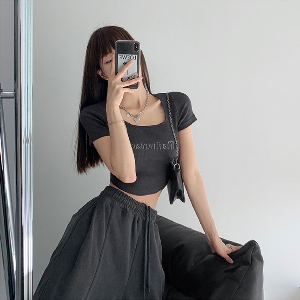 【JDUDS】美式復古修身刺繡字母短袖上衣 性感露肚臍低胸方領上衣 修身 顯瘦 短版上衣 性感 低胸上衣-細節圖8