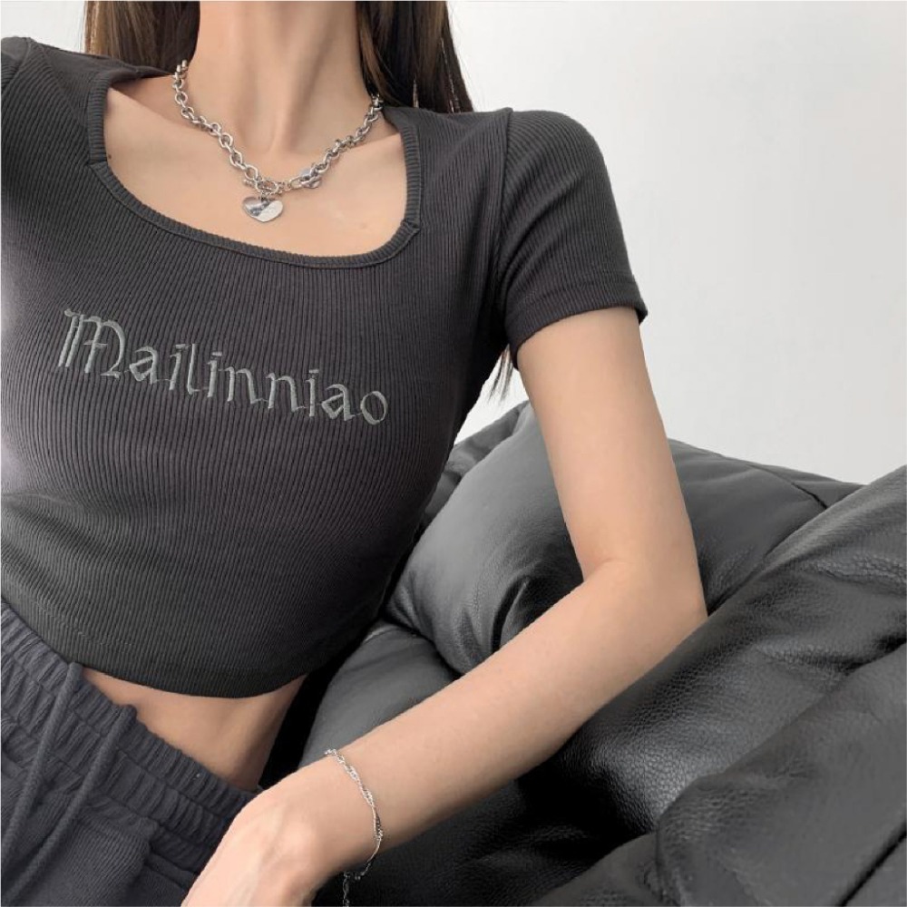 【JDUDS】美式復古修身刺繡字母短袖上衣 性感露肚臍低胸方領上衣 修身 顯瘦 短版上衣 性感 低胸上衣-規格圖9