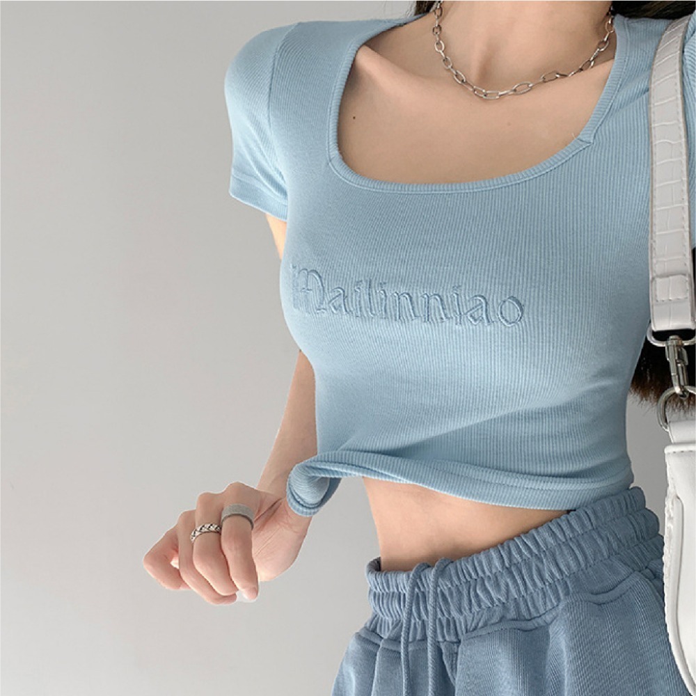 【JDUDS】美式復古修身刺繡字母短袖上衣 性感露肚臍低胸方領上衣 修身 顯瘦 短版上衣 性感 低胸上衣-規格圖9