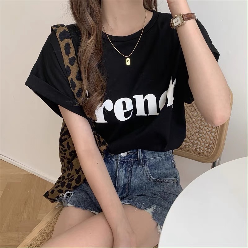 【JDUDS】 字母設計感捲邊落肩 飛飛袖短袖 T恤 寬鬆捲邊中長版上衣  飛飛袖-細節圖3