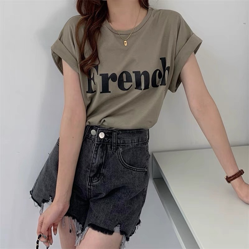 【JDUDS】 字母設計感捲邊落肩 飛飛袖短袖 T恤 寬鬆捲邊中長版上衣  飛飛袖-細節圖4