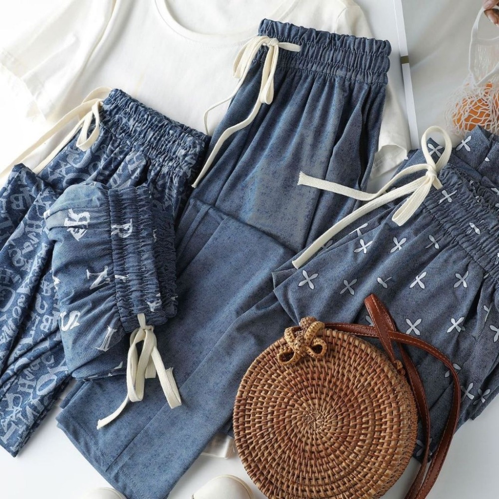 【JDUDS】夏季女百搭垂墜感窄版冰絲牛仔風直筒涼涼褲 字母褲 顯瘦 休閒 居家 少女 褲子 下著 印花 遛灣褲 素褲-細節圖3