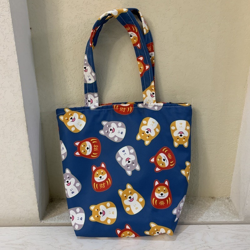 【JDUDS】🐾實用小物🐾日系不倒翁柴柴旅行手提袋 帆布袋 有拉鍊 有暗袋 便當袋 手拎包 媽咪包 防潑水包 化妝包-規格圖9