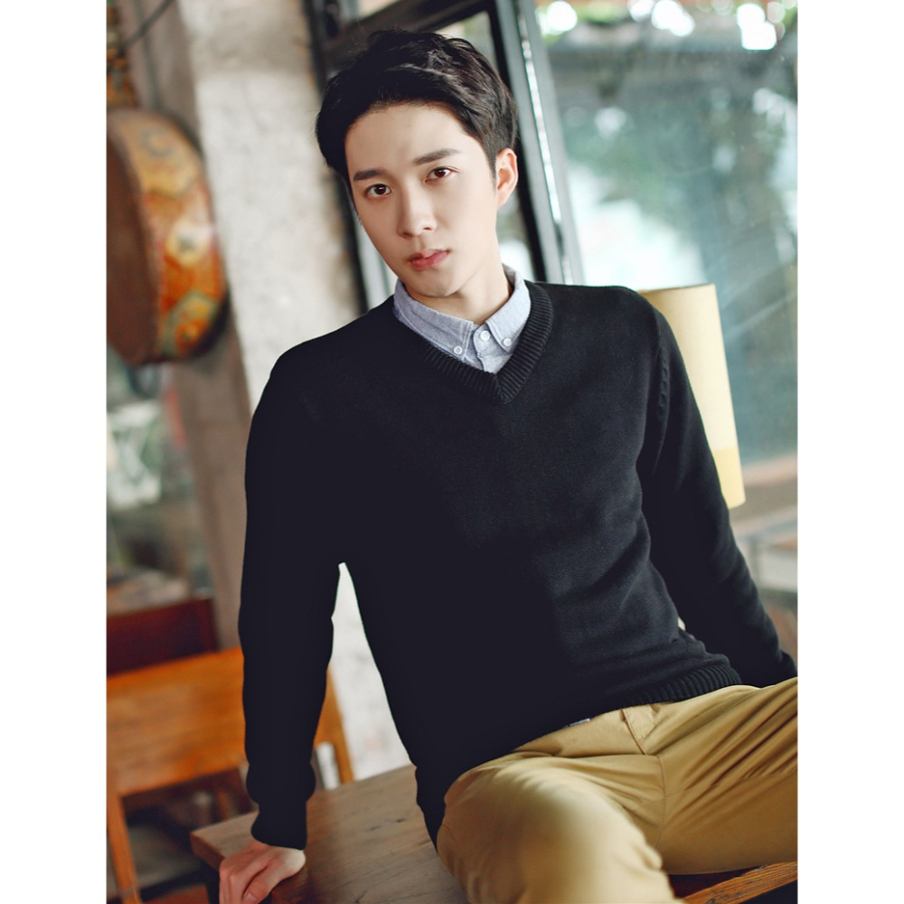 【JDUDS】男士秋冬V領針織衫 男士毛衣 套頭針織毛衣 休閒針織衫 長袖針織衫 純色針織上衣-細節圖3