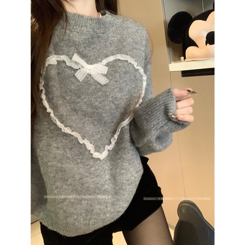 【菲灰及白】預購款_甜美蕾絲愛心蝴蝶結針織毛衣-細節圖2