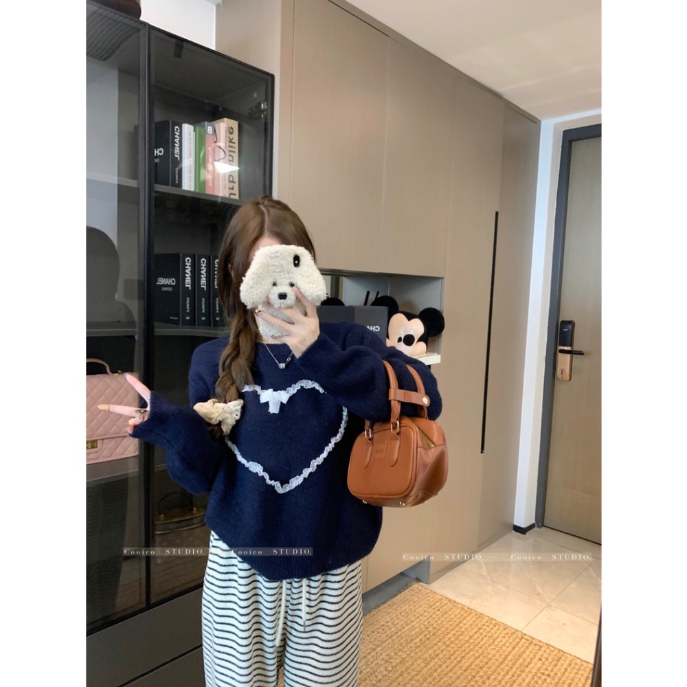 【菲灰及白】預購款_甜美蕾絲愛心蝴蝶結針織毛衣-細節圖5