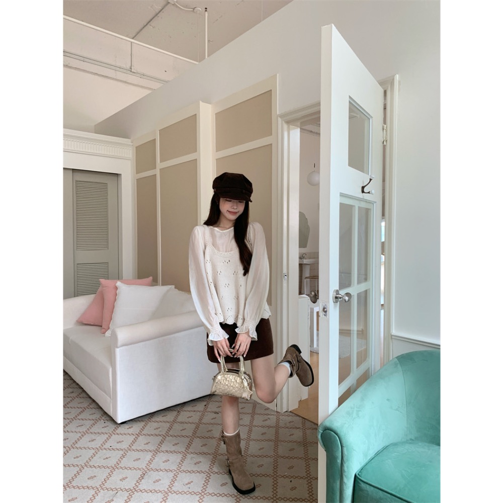 【菲灰及白】預購款_氣質鏤空針織背心搭配長袖白色上衣-細節圖3