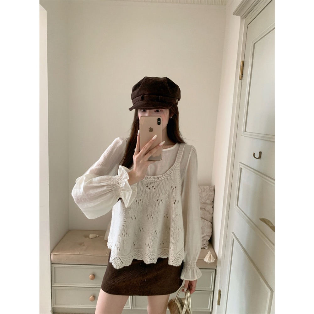 【菲灰及白】預購款_氣質鏤空針織背心搭配長袖白色上衣-細節圖4
