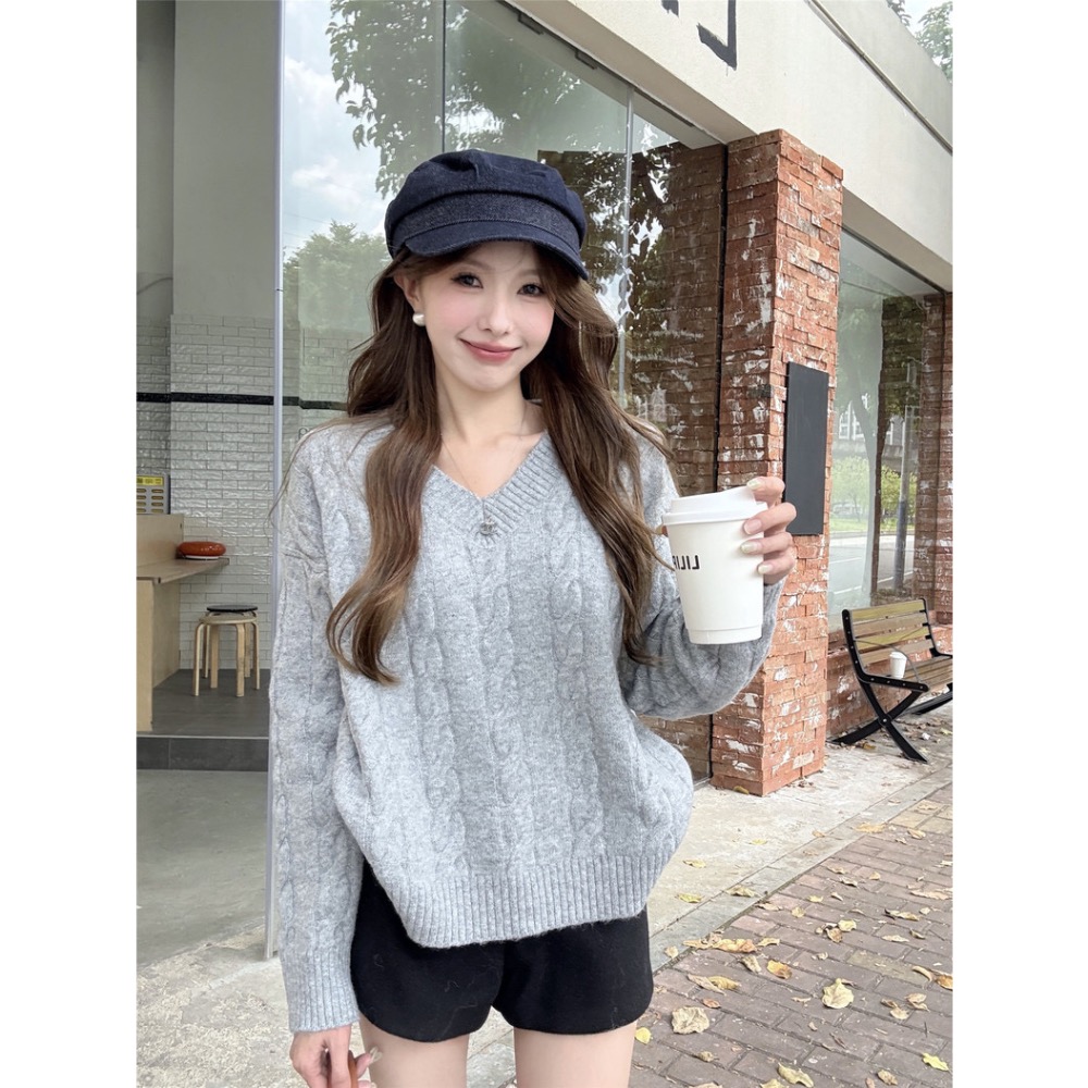 【菲灰及白】預購款_基礎款V領麻花秋季針織毛衣-細節圖4