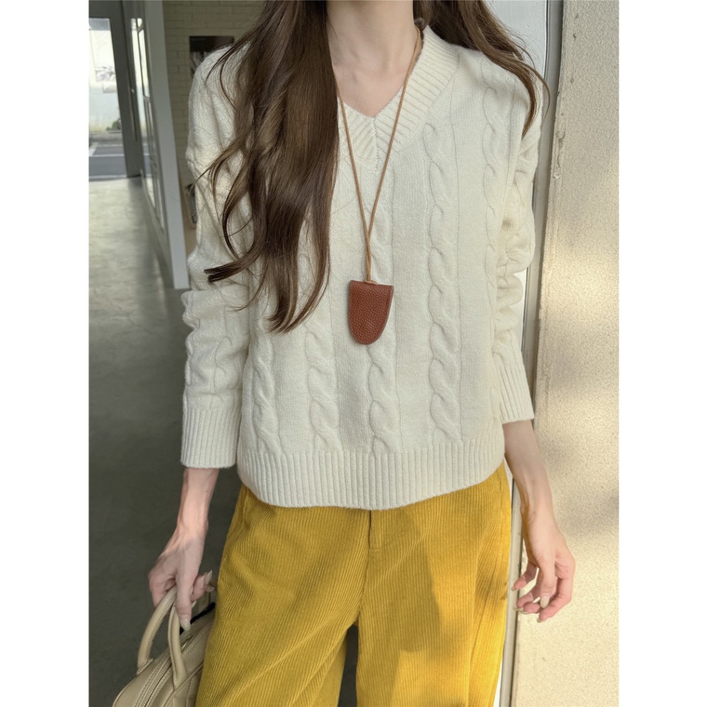 【菲灰及白】預購款_基礎款V領麻花秋季針織毛衣-細節圖10