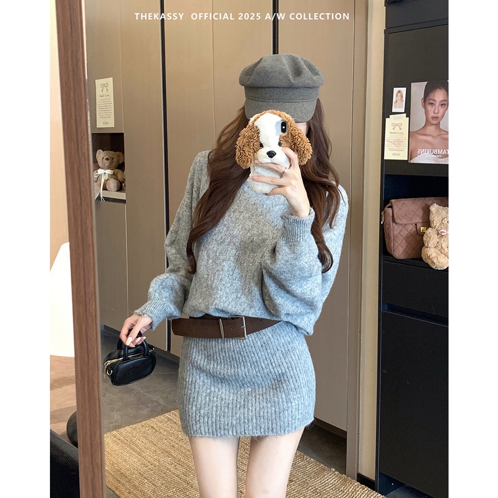 【菲灰及白】預購款_附皮帶 甜美收臀露肩長版針織毛衣洋-細節圖3