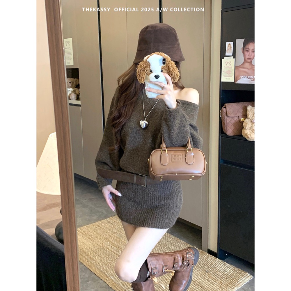 【菲灰及白】預購款_附皮帶 甜美收臀露肩長版針織毛衣洋-細節圖5