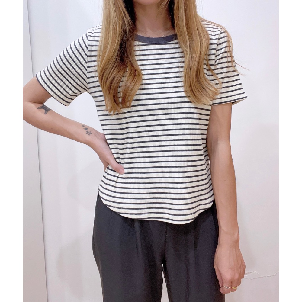 7001 百搭顯瘦配色領條紋上衣-細節圖4