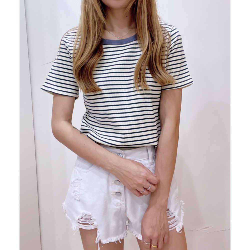 7001 百搭顯瘦配色領條紋上衣-細節圖5