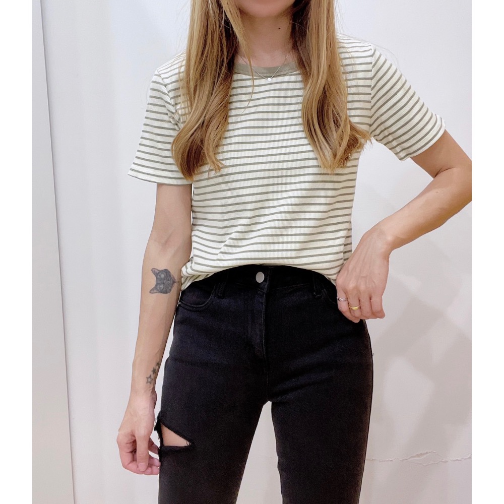 7001 百搭顯瘦配色領條紋上衣-細節圖6