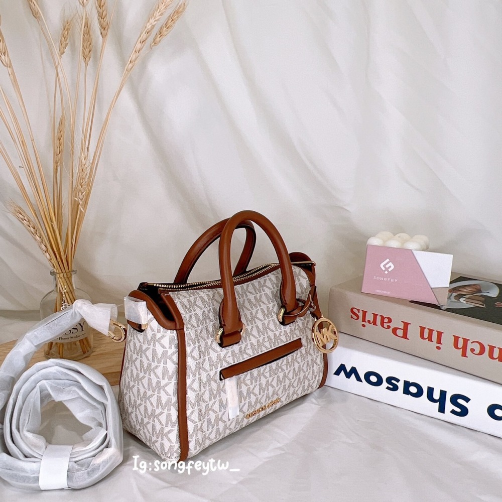 美國代購🇺🇸台灣現貨 MK 專櫃款機車包 手提斜背包-細節圖3