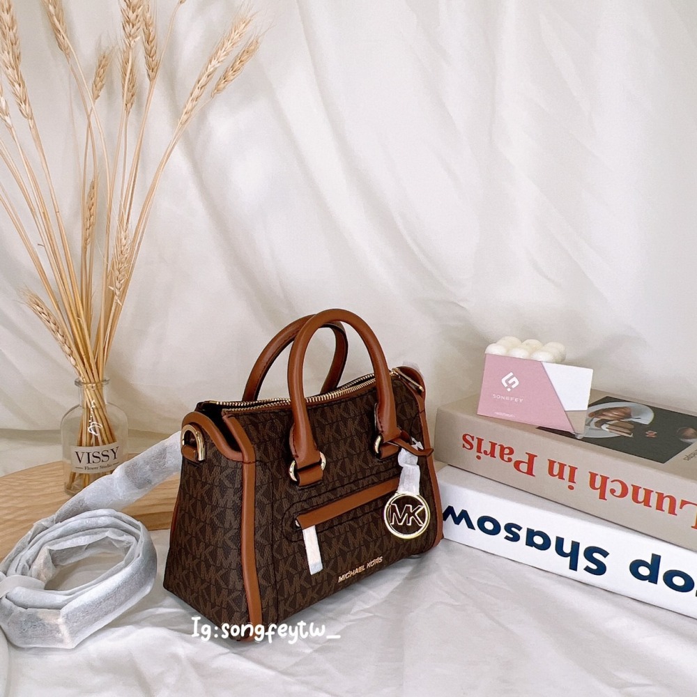 美國代購🇺🇸台灣現貨 MK 專櫃款機車包 手提斜背包-細節圖8