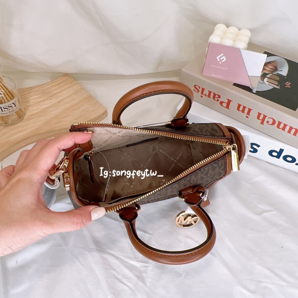 美國代購🇺🇸台灣現貨 MK 專櫃款機車包 手提斜背包-細節圖9