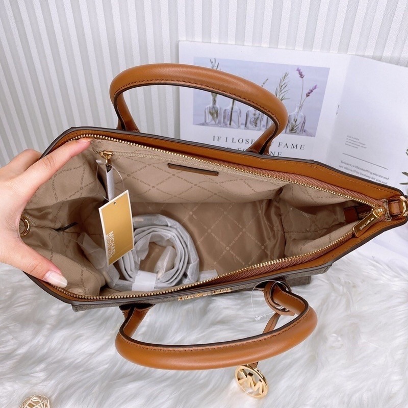 美國代購 台灣現貨 MK 大款 水餃包 耳朵包 手提包 斜背包-細節圖3