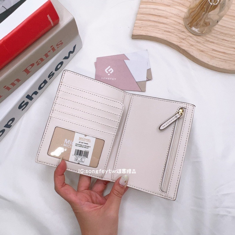 美國代購🇺🇸台灣現貨 Michael Kors｜MK 護照夾 - 有拉鍊款-細節圖3