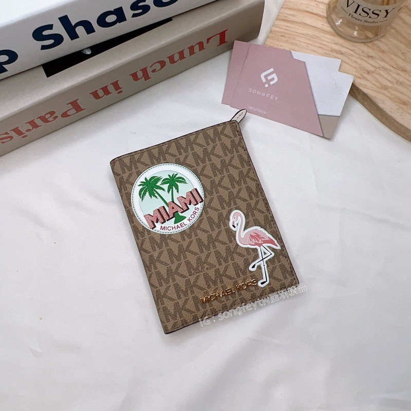 美國代購🇺🇸台灣現貨 Michael Kors｜MK 護照夾 - 有拉鍊款-細節圖7