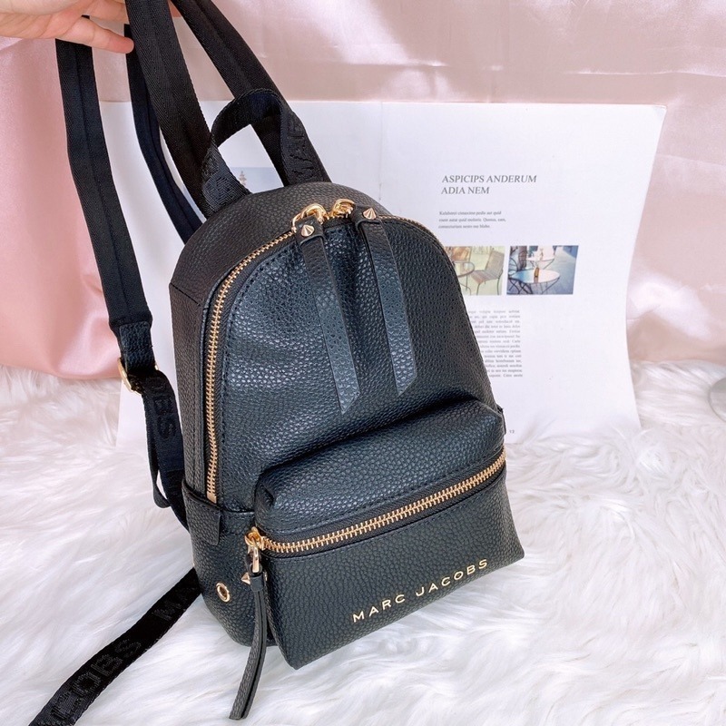 美國代購🇺🇸台灣現貨 Marc Jacobs 荔枝皮革 小後背 前口袋後背包-細節圖2