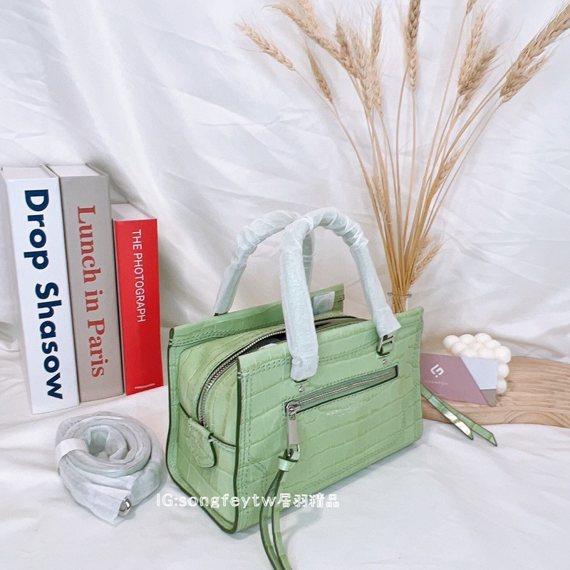 美國代購🇺🇸台灣現貨 MJ 壓紋 小款機車包 手提斜背包-細節圖3