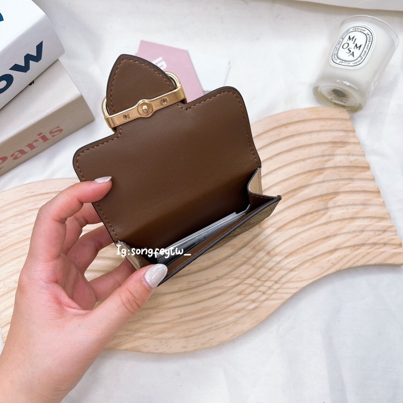 美國代購🇺🇸台灣現貨 Coach 新款 方釦短夾 兩折短夾-細節圖5