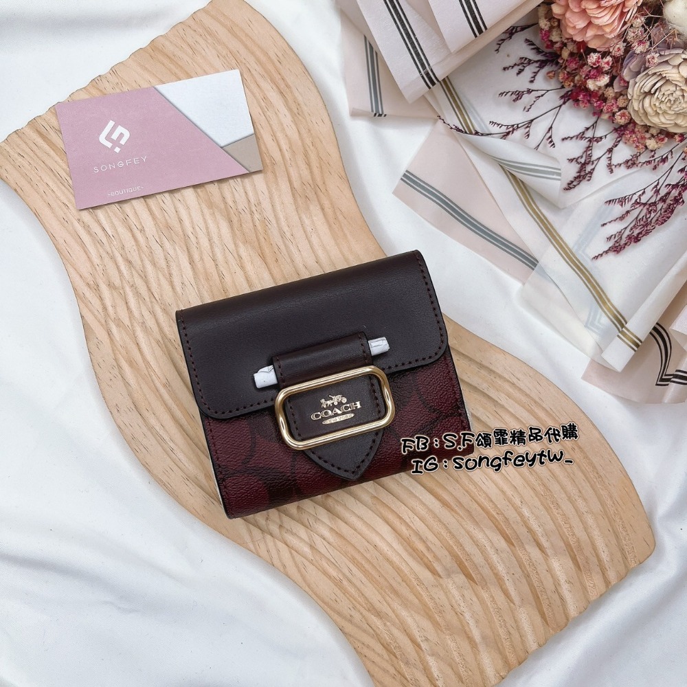 美國代購🇺🇸台灣現貨 Coach 新款 方釦短夾 兩折短夾-規格圖9
