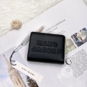 美國代購🇺🇸台灣現貨 MARC JACOBS 短夾 MJ 兩折字樣短夾-規格圖10