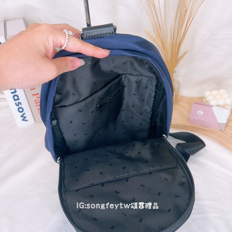 美國代購🇺🇸台灣現貨 MK 男款 尼龍胸包 情人節-細節圖2