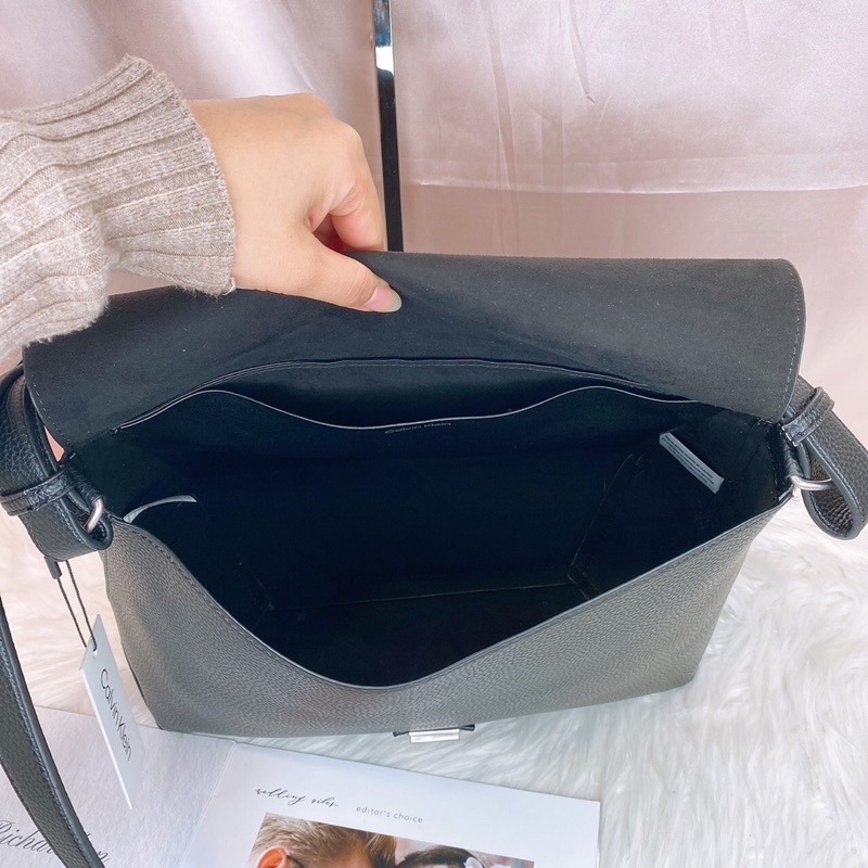 美國代購🇺🇸台灣現貨 CK 男款 掀蓋大側背包 郵差包 斜背包-細節圖2