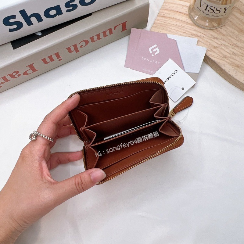 美國代購🇺🇸台灣現貨 Coach 彩色 Logo ㄇ形拉鍊零錢包-細節圖2