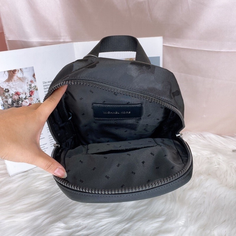 美國代購🇺🇸台灣現貨 MK 男款 尼龍胸包-細節圖2