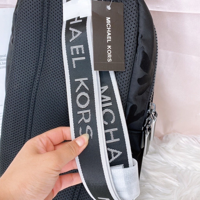 美國代購🇺🇸台灣現貨 MK 男款 尼龍胸包-細節圖3