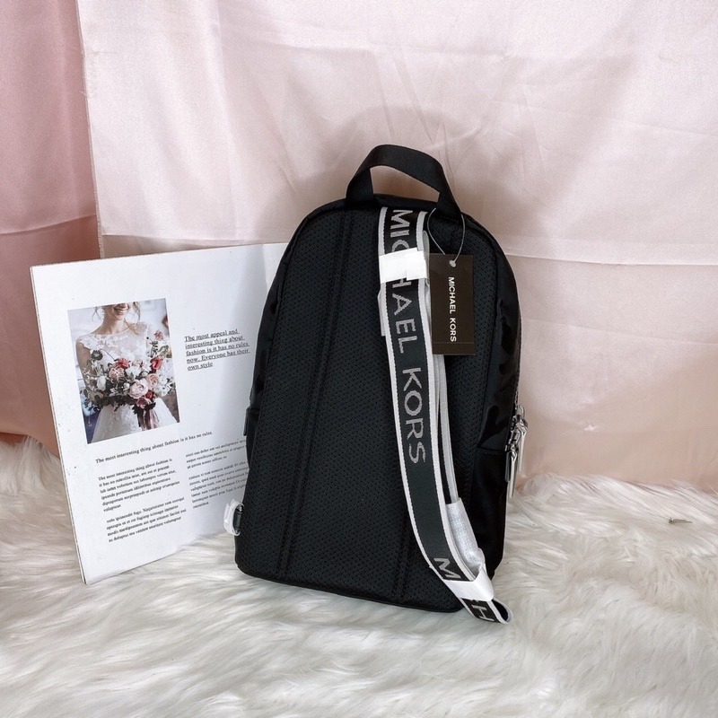 美國代購🇺🇸台灣現貨 MK 男款 尼龍胸包-細節圖4